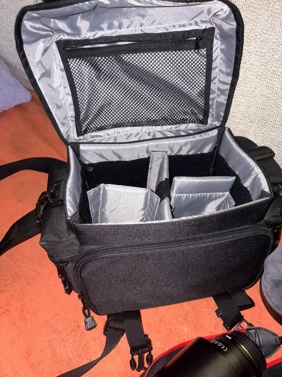 Canon EOS 6D DSLR Camera with 35mm Lens image indicator(5)