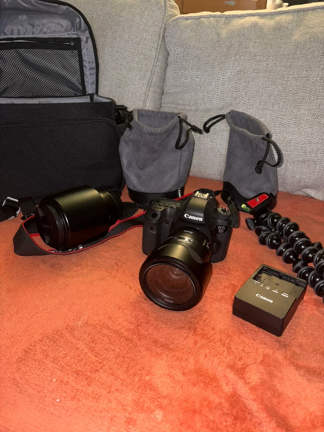 Canon EOS 6D DSLR Camera with 35mm Lens image indicator(4)