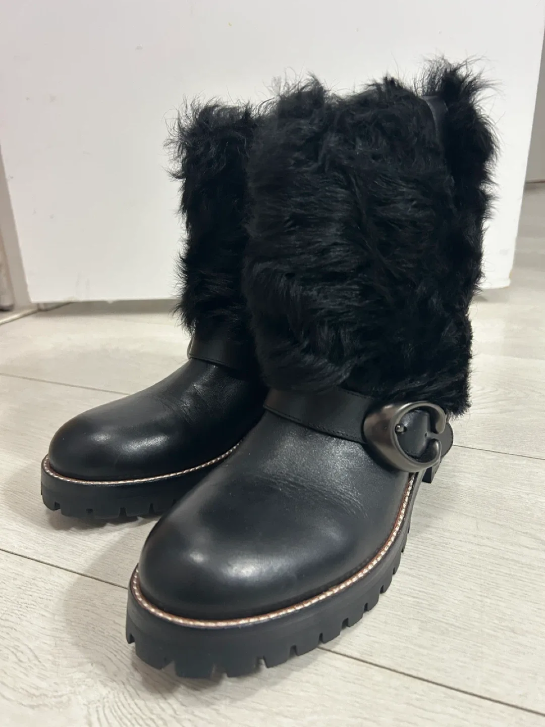 Coach G2676 Black Leather & Fur Boots - Size 7.5 image indicator(2)