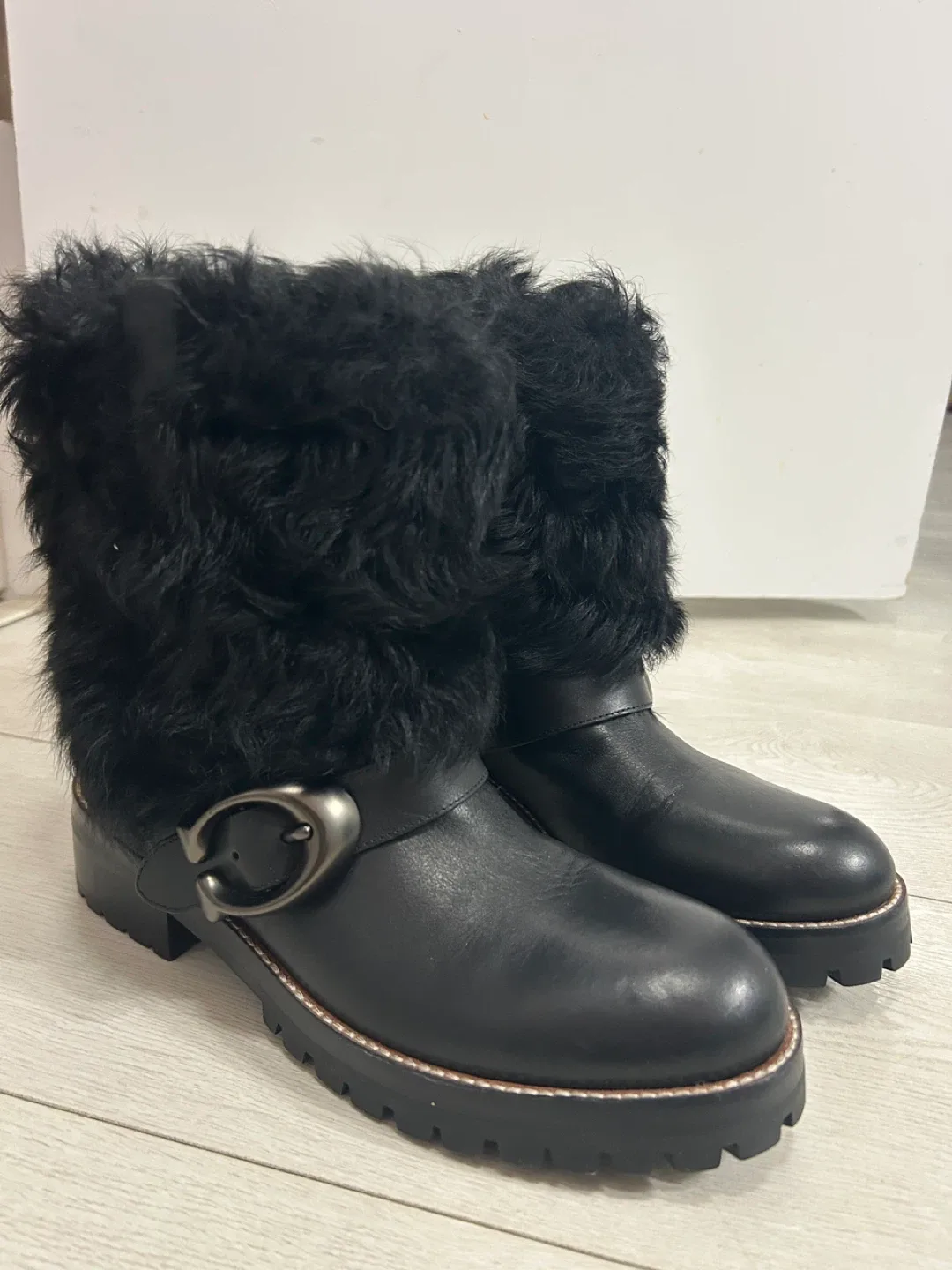 Coach G2676 Black Leather & Fur Boots - Size 7.5