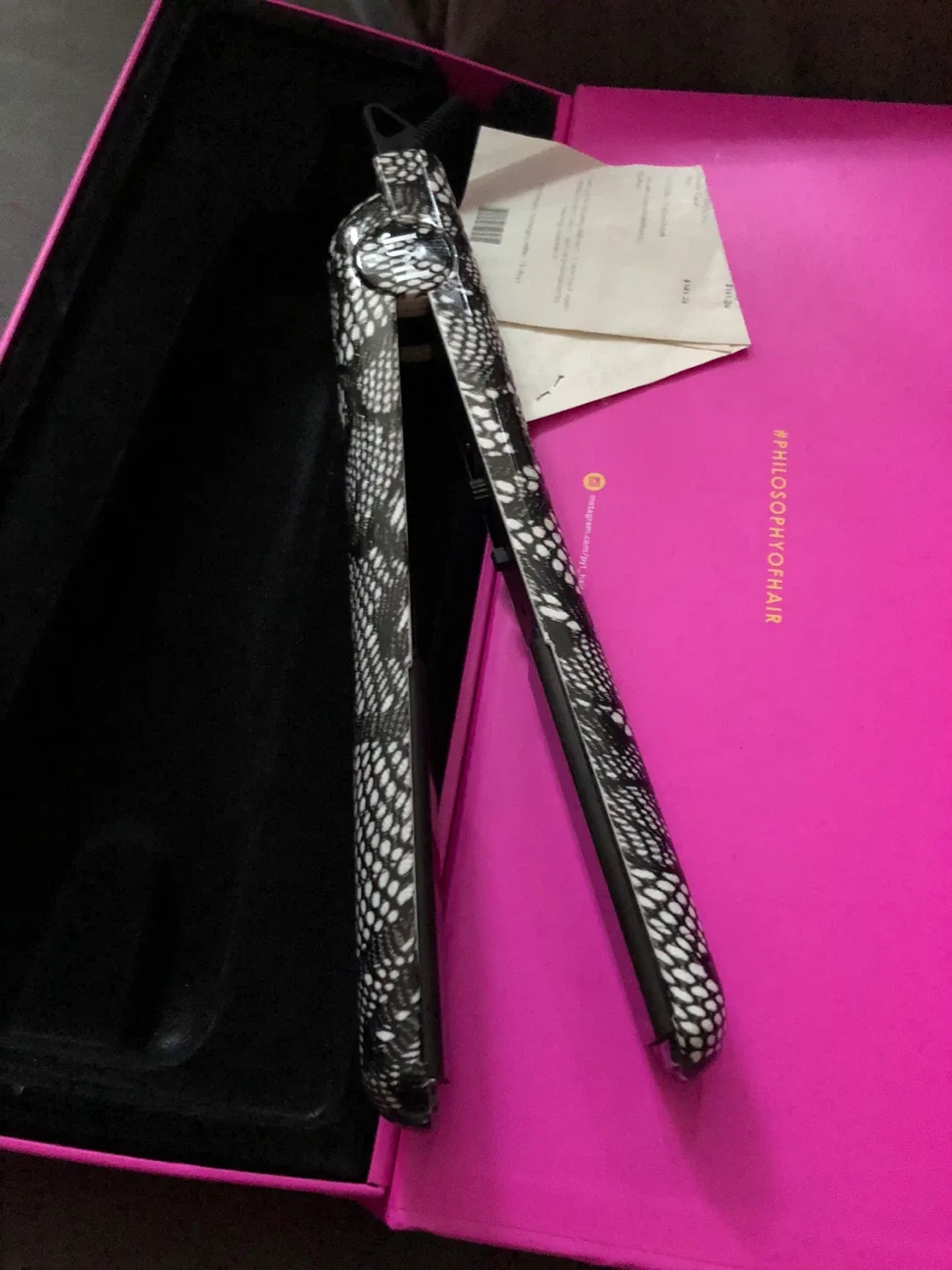 PYT Red Lips Long Lashes Styling Iron