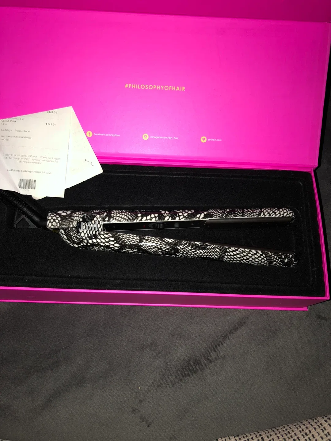 PYT Red Lips Long Lashes Styling Iron image indicator(3)