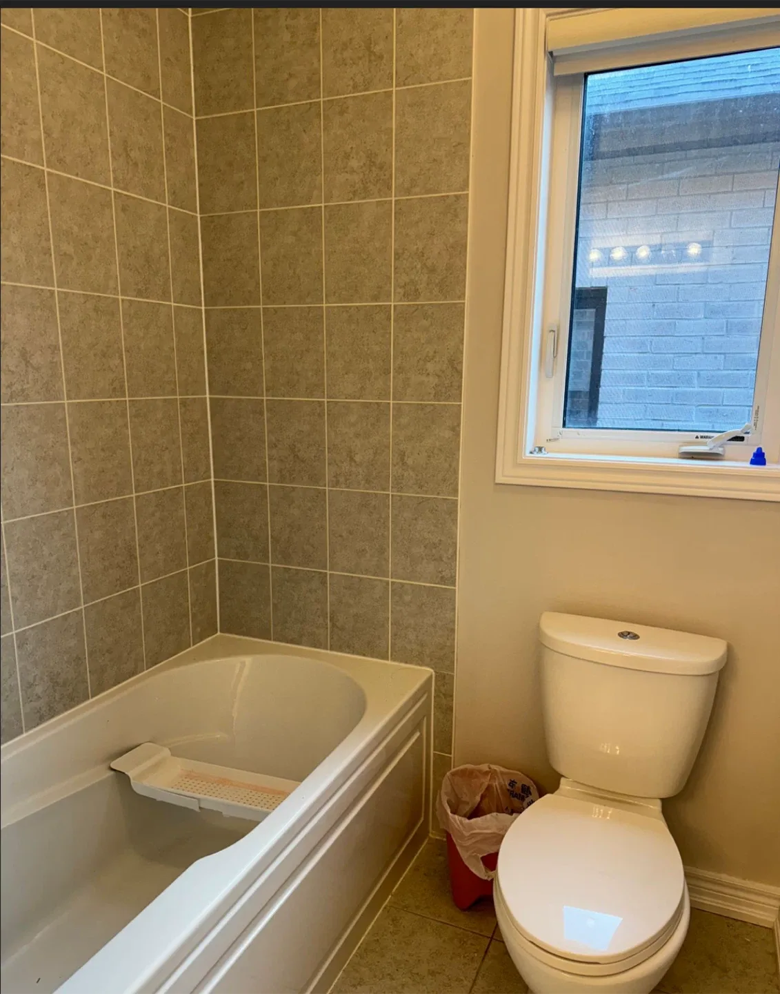 🏡 Master Bedroom for Rent – Spacious & Bright! 🌿 image indicator(2)