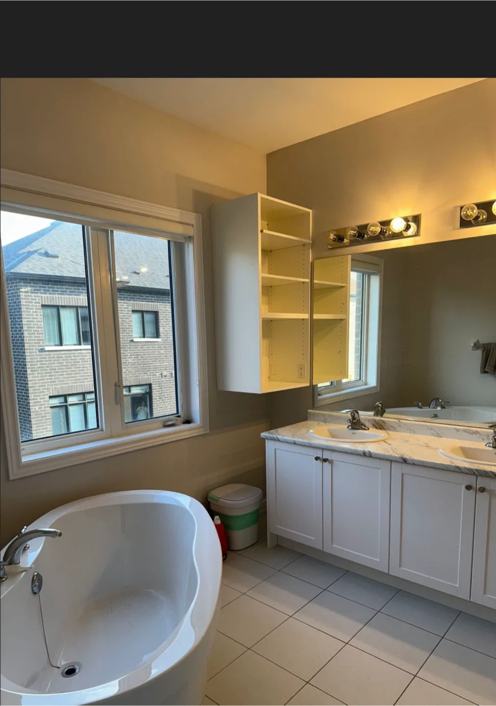 🏡 Master Bedroom for Rent – Spacious & Bright! 🌿 image indicator(10)