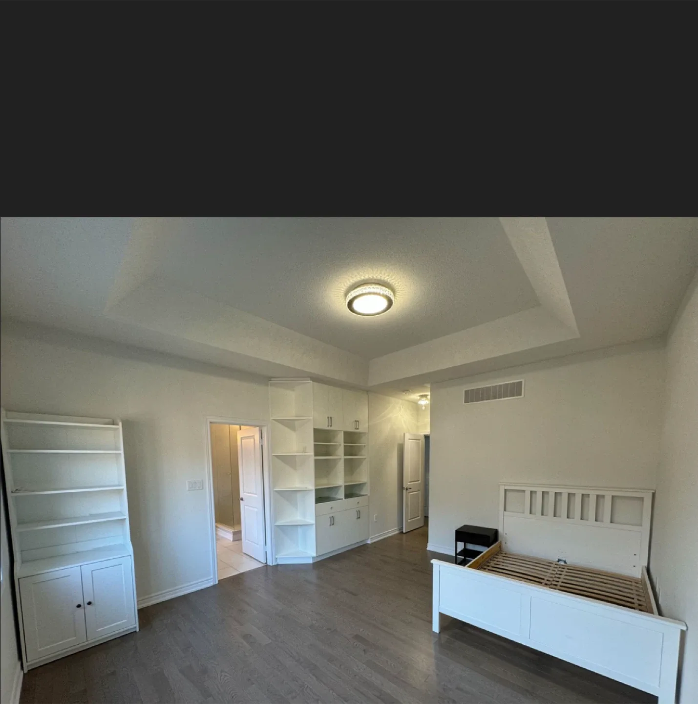 🏡 Master Bedroom for Rent – Spacious & Bright! 🌿 image indicator(8)