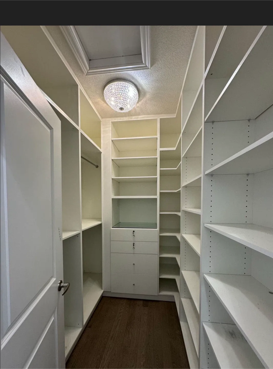 🏡 Master Bedroom for Rent – Spacious & Bright! 🌿 image indicator(9)