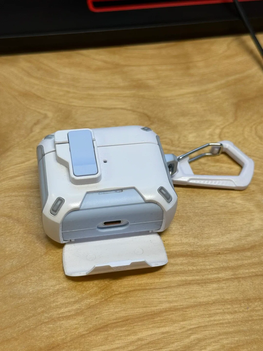 AirPods 3rd Generation with Case - White/Grey image indicator(2)
