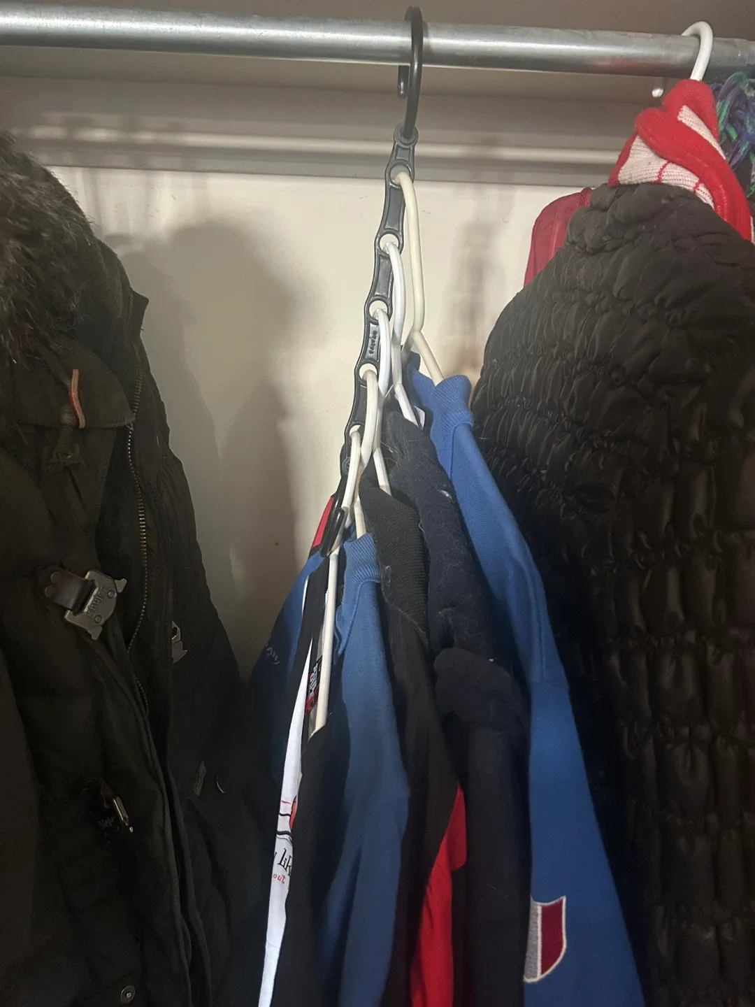 12 Magic Hangers Space Savers image indicator(2)