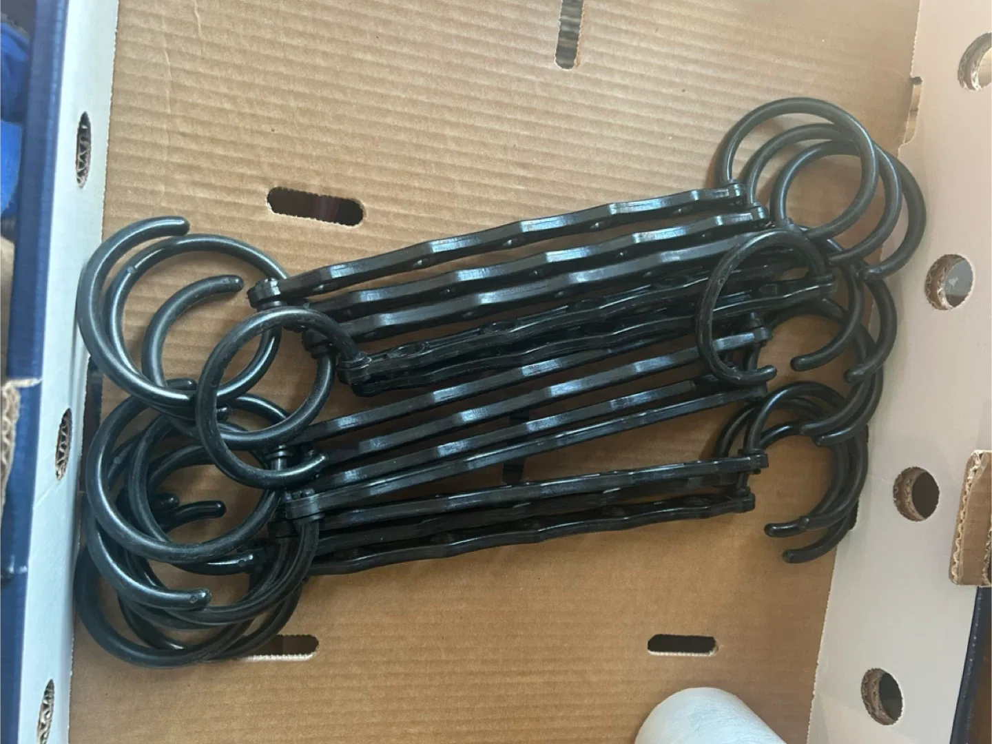 12 Magic Hangers Space Savers image indicator(3)