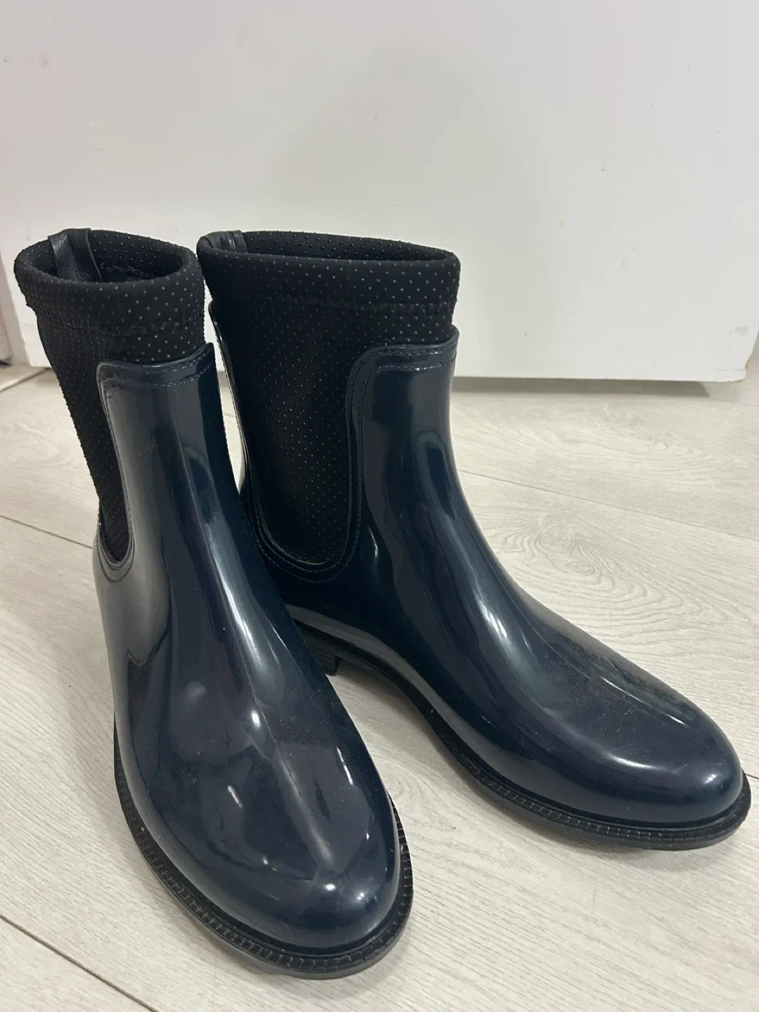 Italian Rain Boots – US 6 – $20