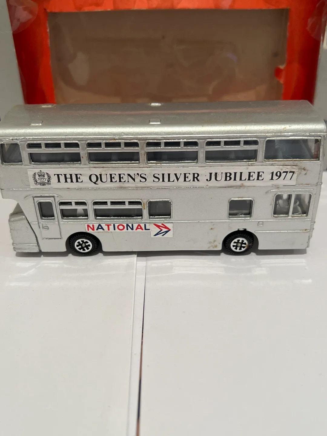 Dinky 297 Atlantean Silver Jubilee Bus image indicator(4)