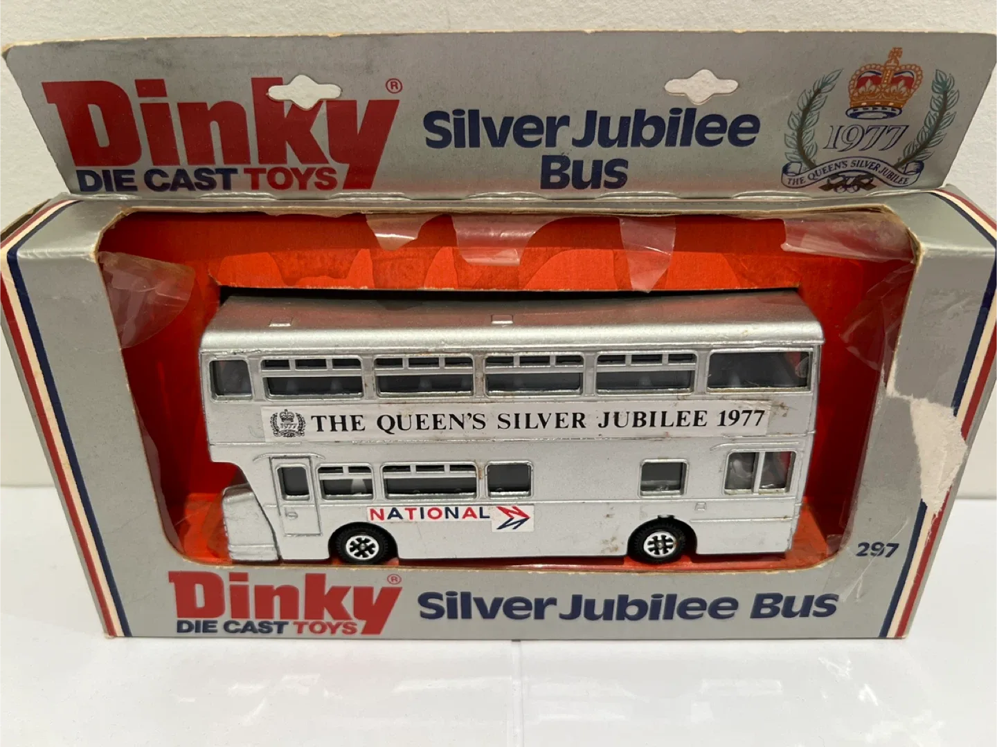 Dinky 297 Atlantean Silver Jubilee Bus image indicator(2)