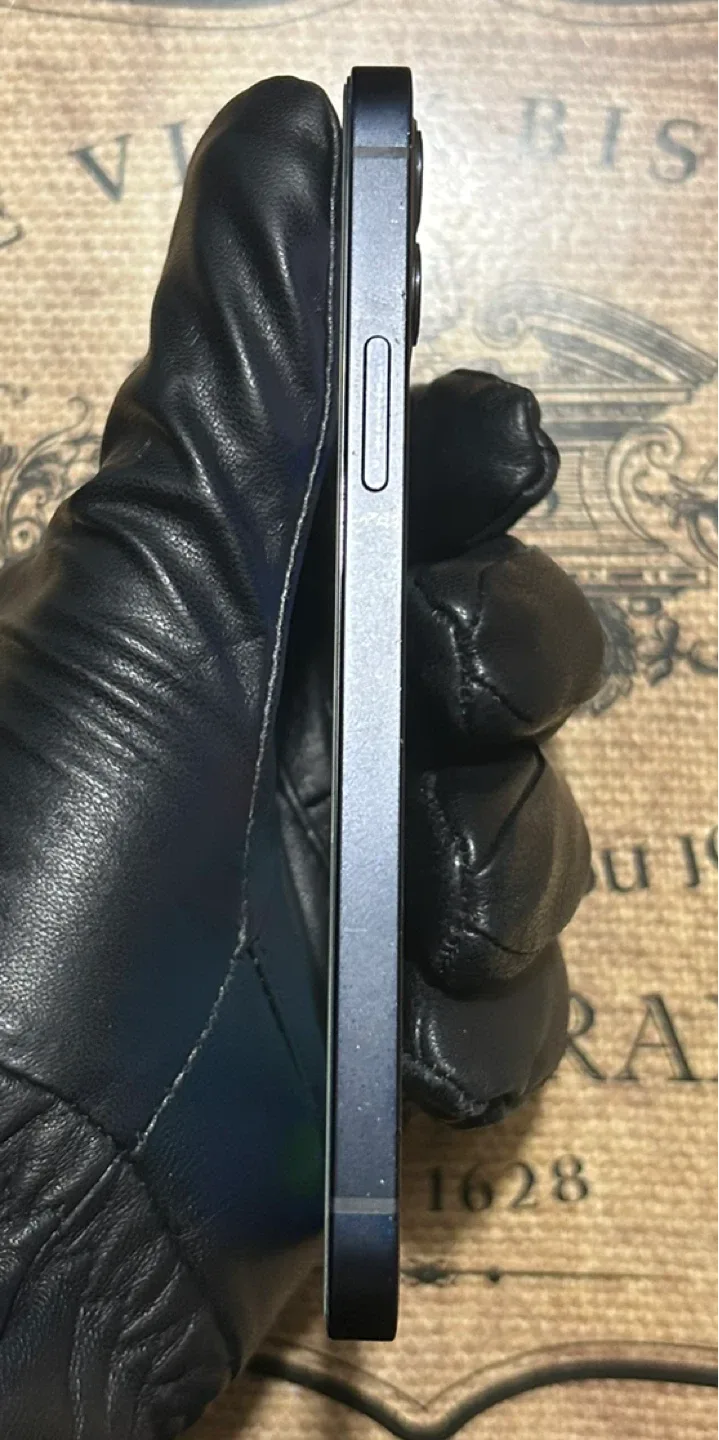 (89%)iPhone 12 128GB-Great Con+ Accessories. image indicator(5)