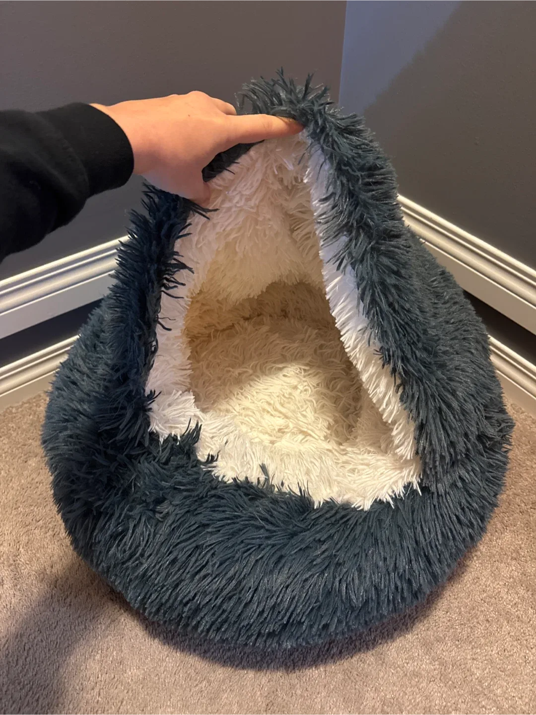 Cozy Pet Bed - Blue & White