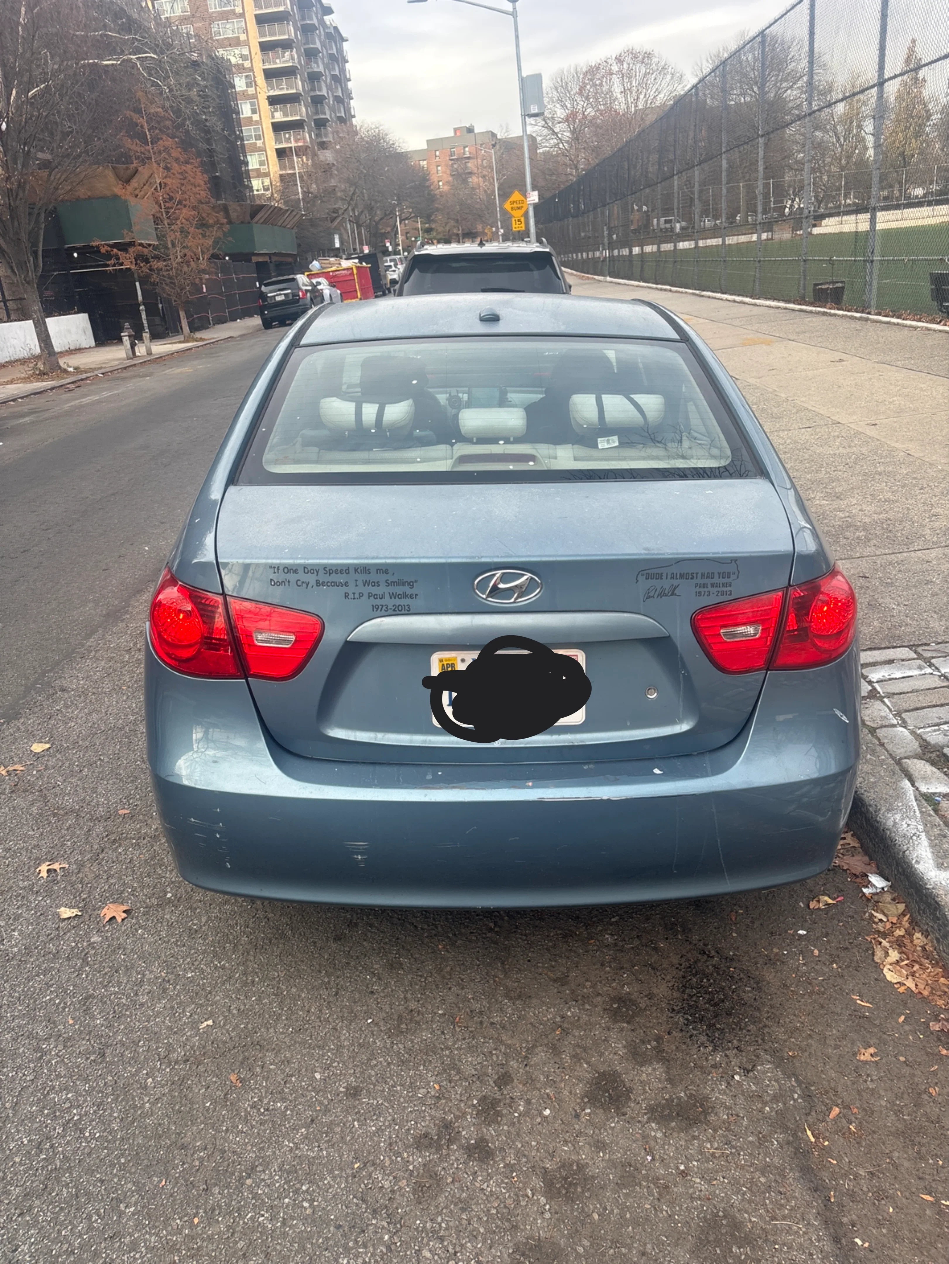 Hyundai Elantra - Blue Sedan image indicator(3)