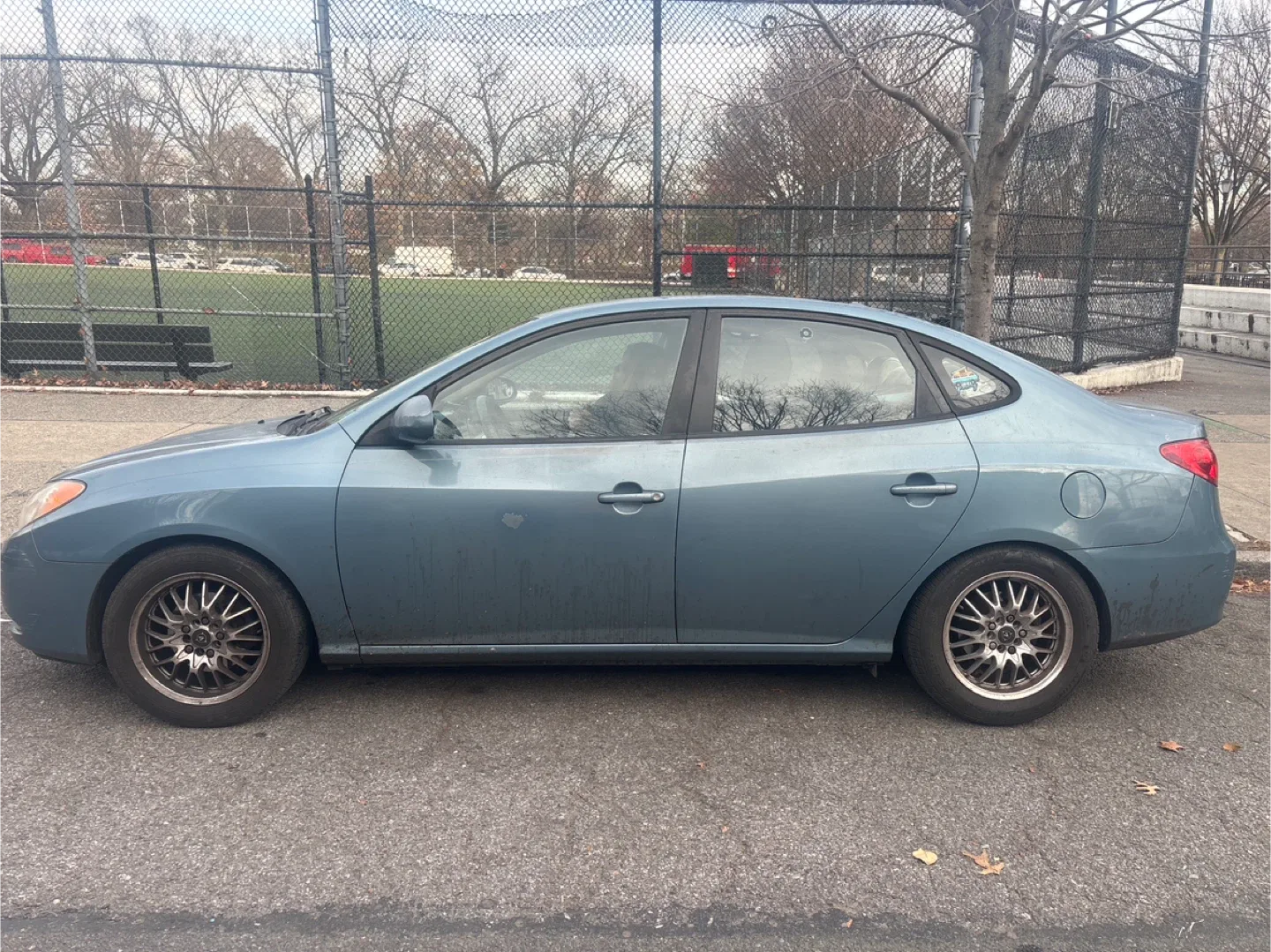 Hyundai Elantra - Blue Sedan image indicator(5)