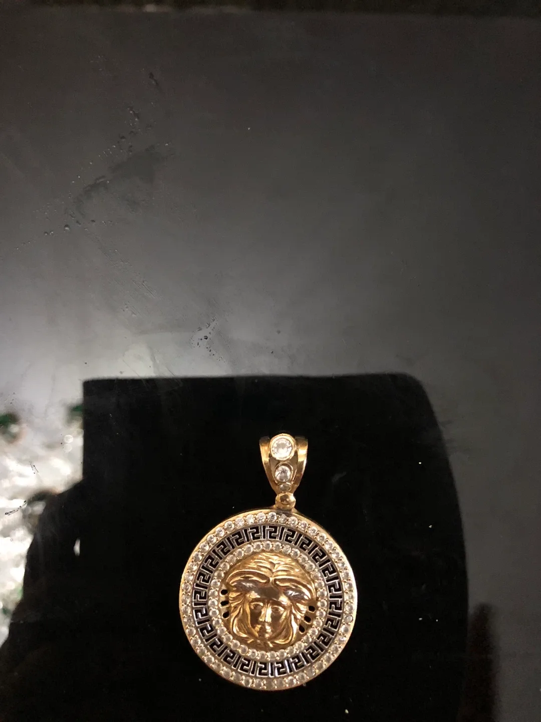 Versace Medusa Pendant 19 k gold 7.9 gr