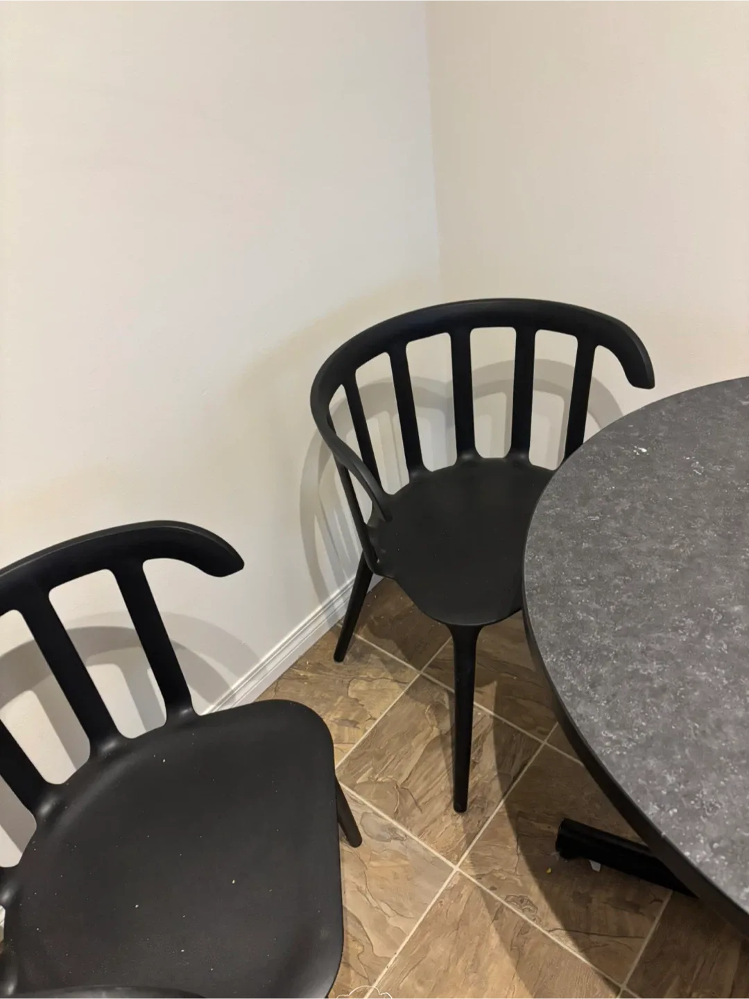 Round grey table and chairs image indicator(2)