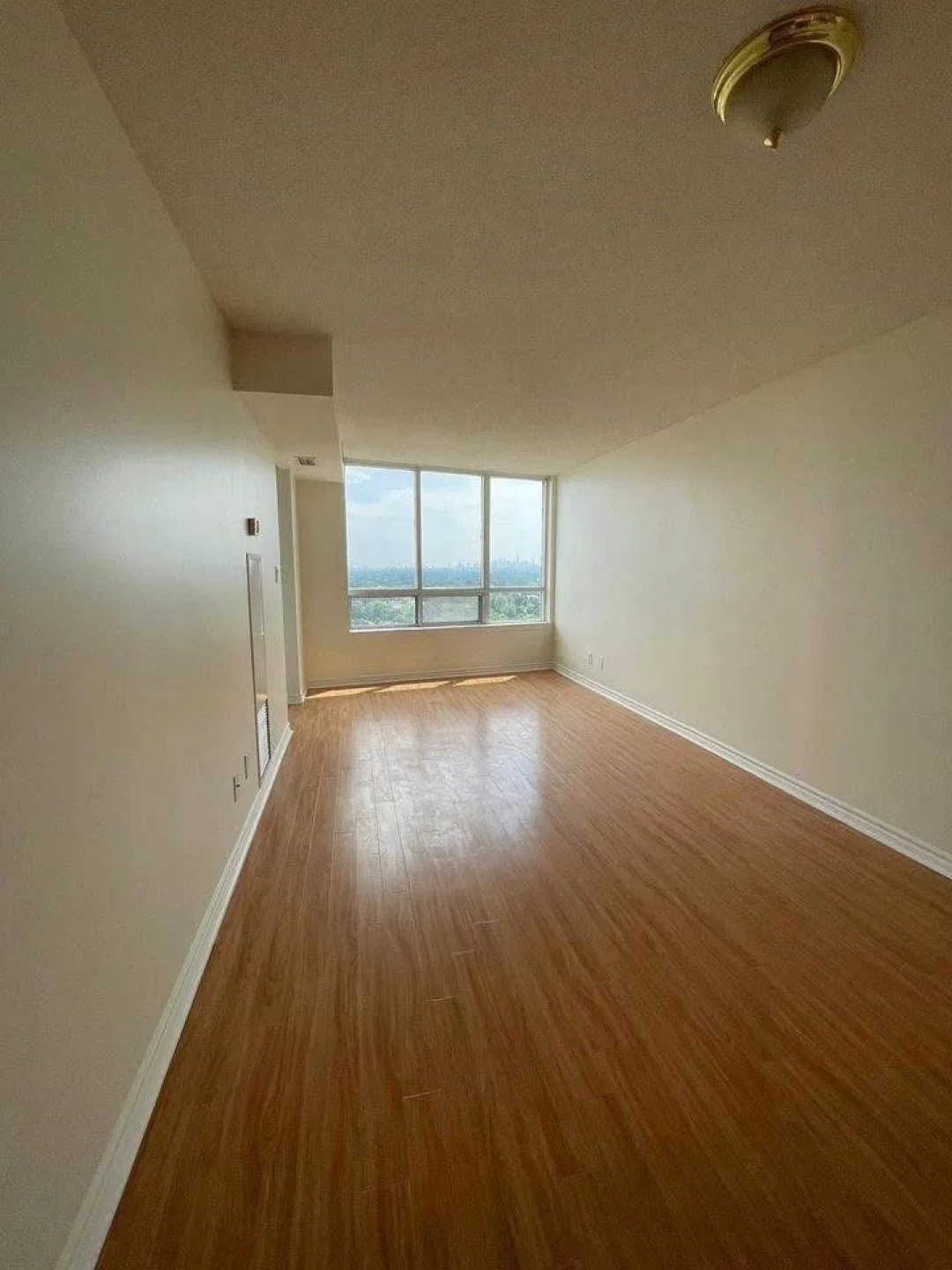 Roommate Wanted: North York High-Rise Condo Den+Private Washroom
