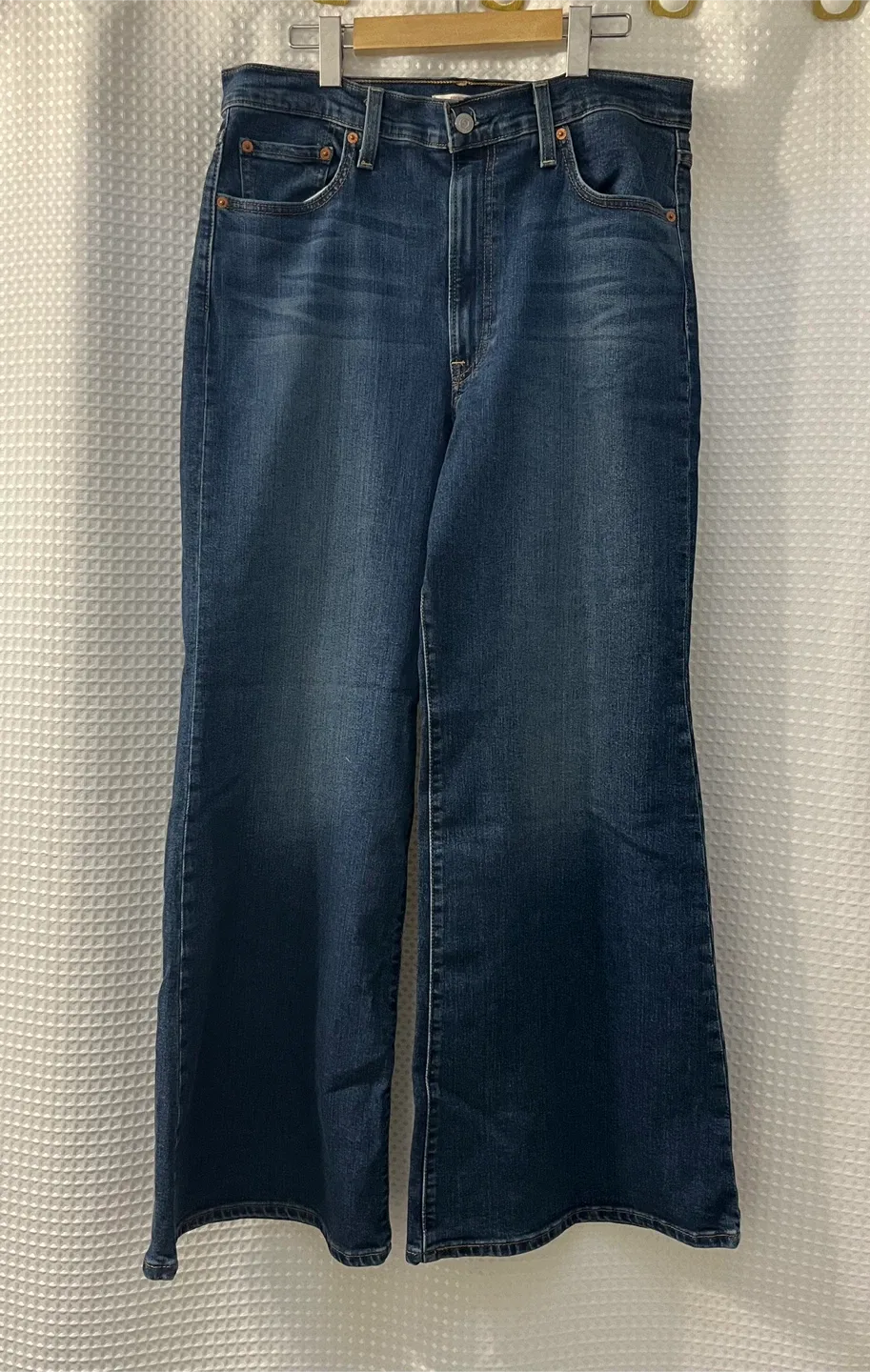 Levi's Ribcage Bell Bottom Jeans - Size 32