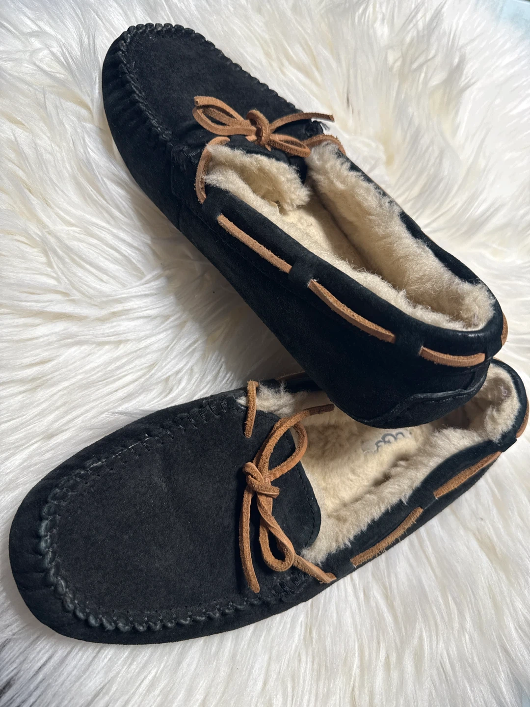 UGG S/N 5612 Black Moccasins - Size 7 - photo 2
