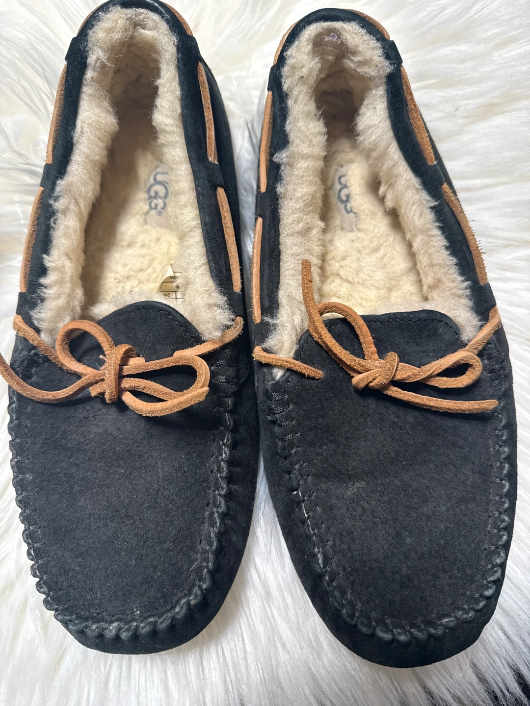 UGG S/N 5612 Black Moccasins - Size 7