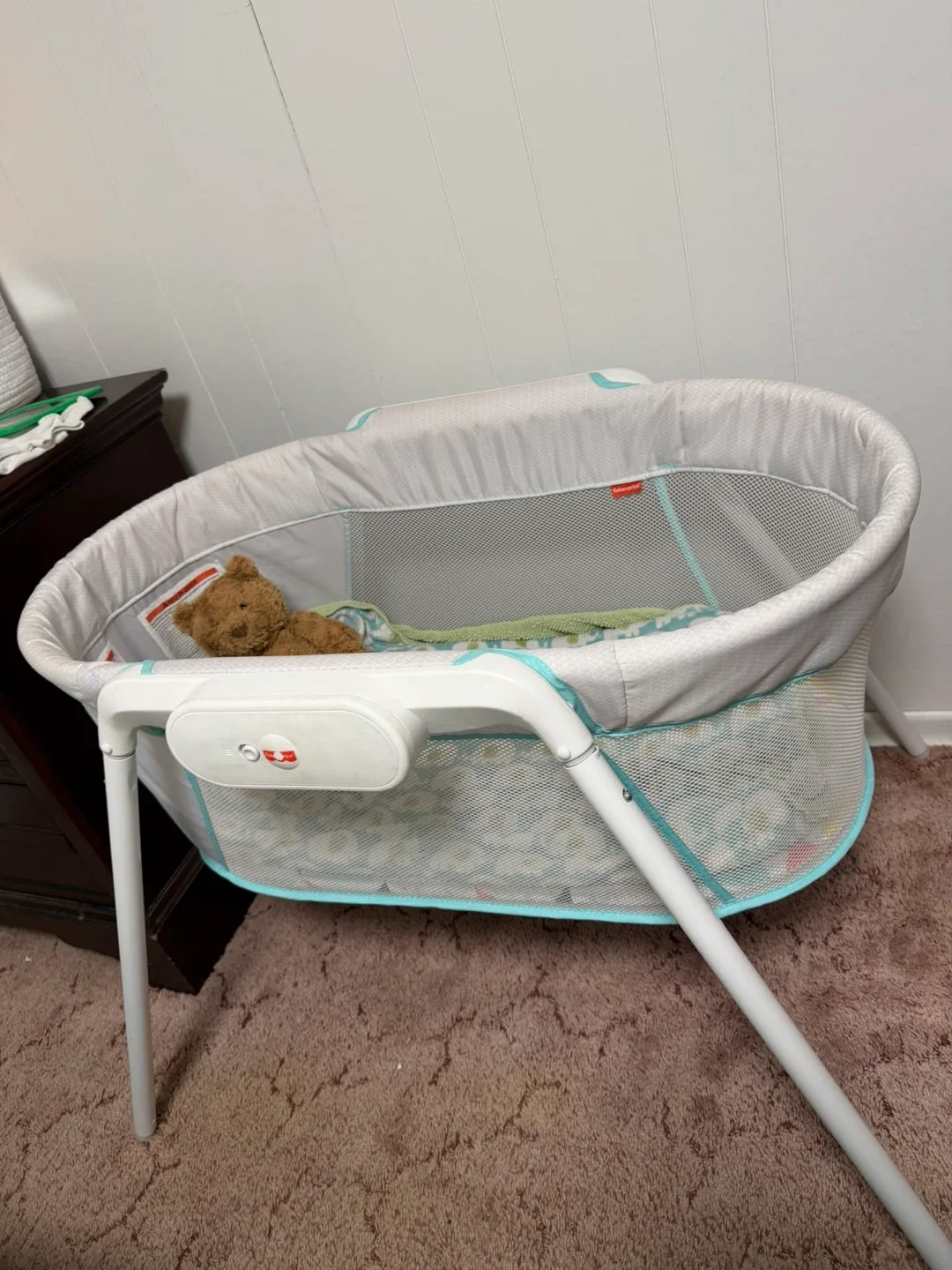 Fisher-Price Soothing Motions Bassinet