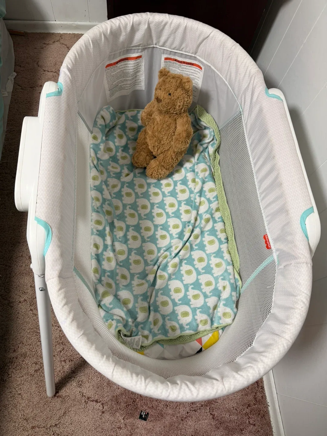 Fisher-Price Soothing Motions Bassinet image indicator(2)