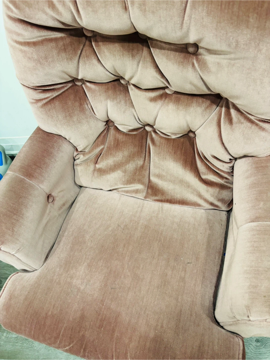 Pink Velvet Rocking Chair - photo 3
