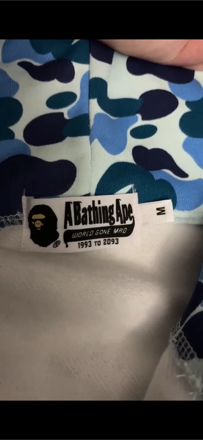 A Bathing Ape BAPE Camo Shark Hoodie - Size M image indicator(2)
