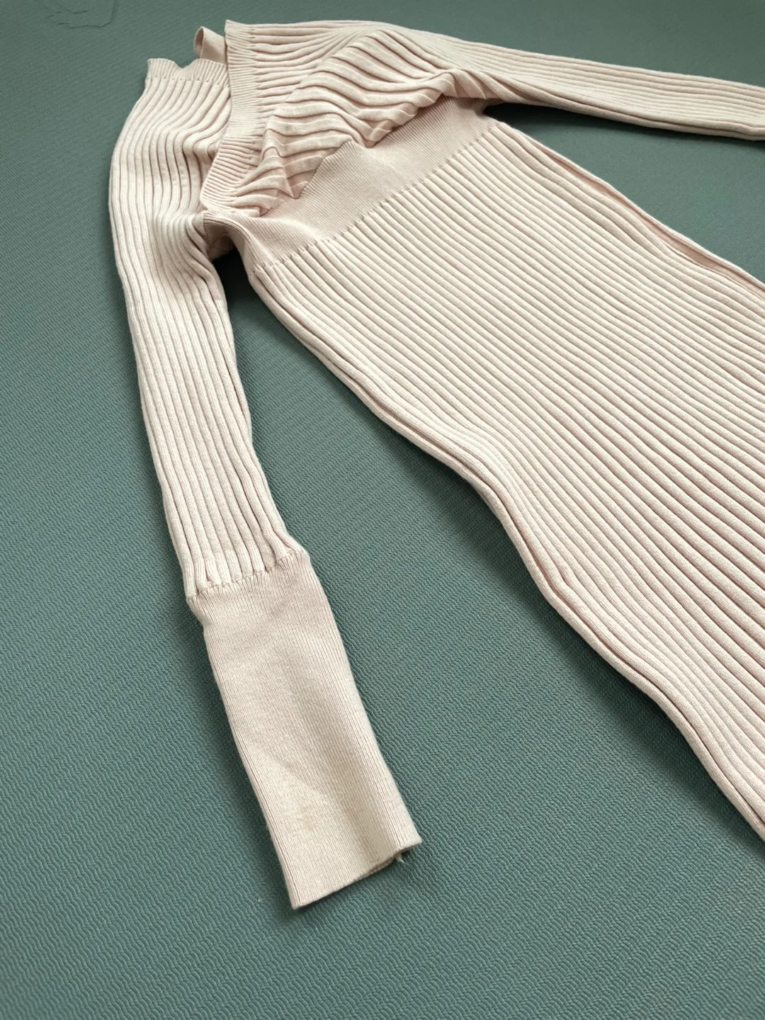 Ribbed Knit Midi Dress - Size M image indicator(4)