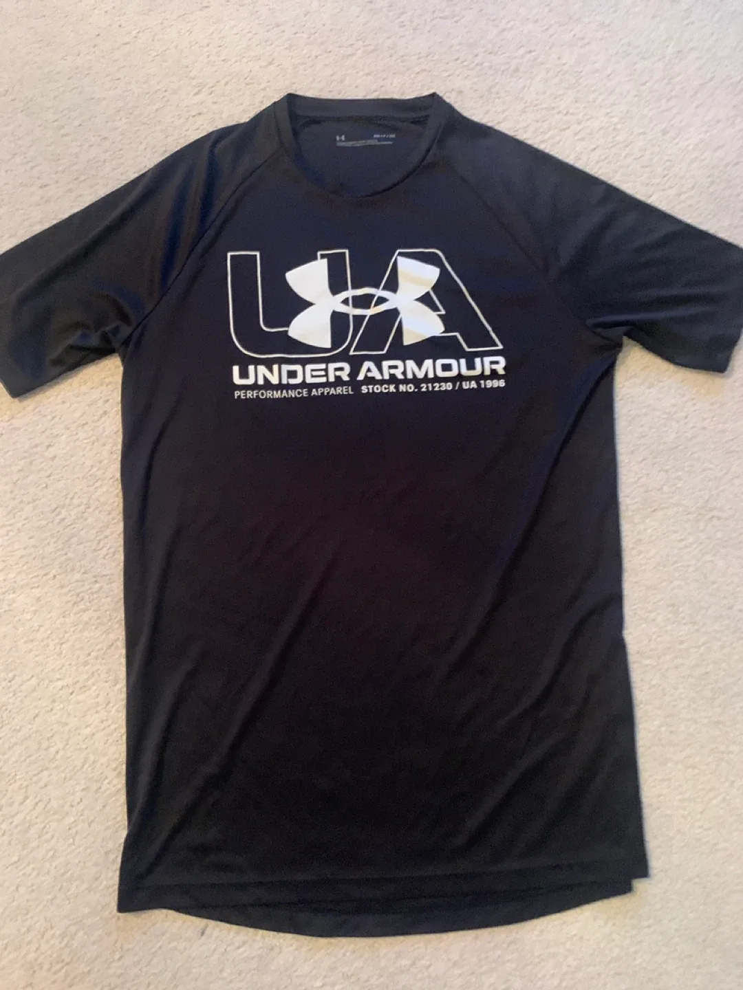 Under Armour Black T-Shirt - Size Small