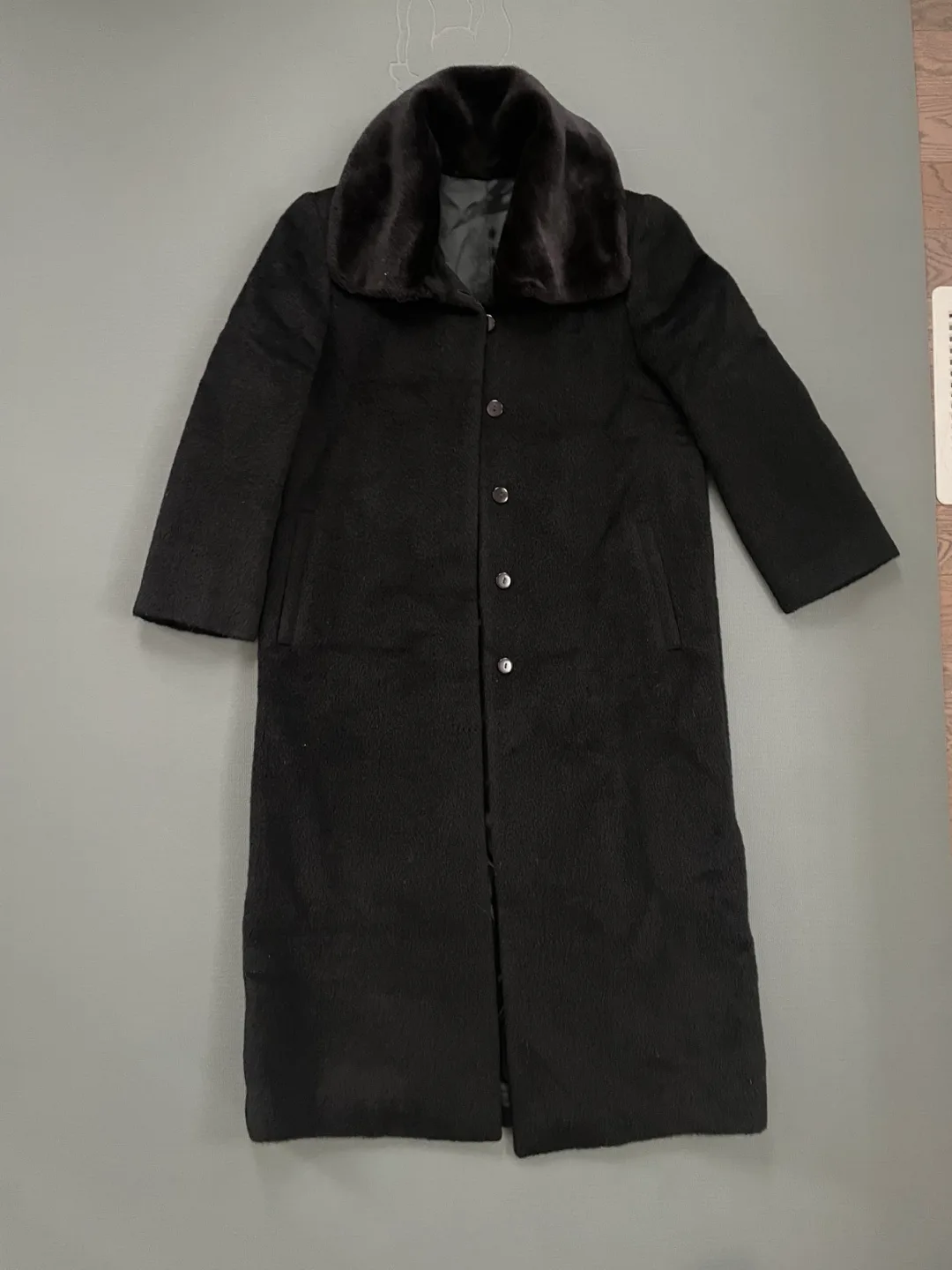 Black Long Coat with Fur Collar image indicator(6)