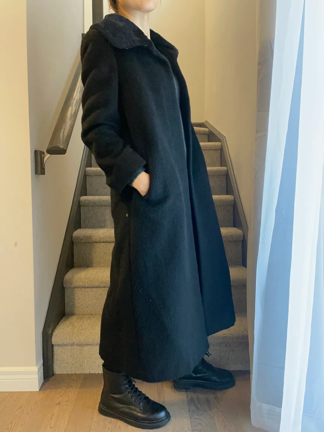 Black Long Coat with Fur Collar image indicator(9)