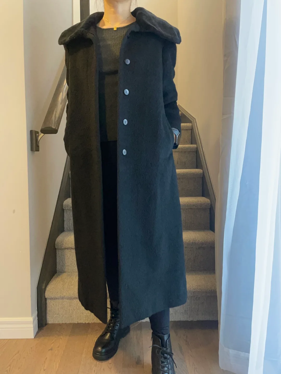 Black Long Coat with Fur Collar image indicator(7)