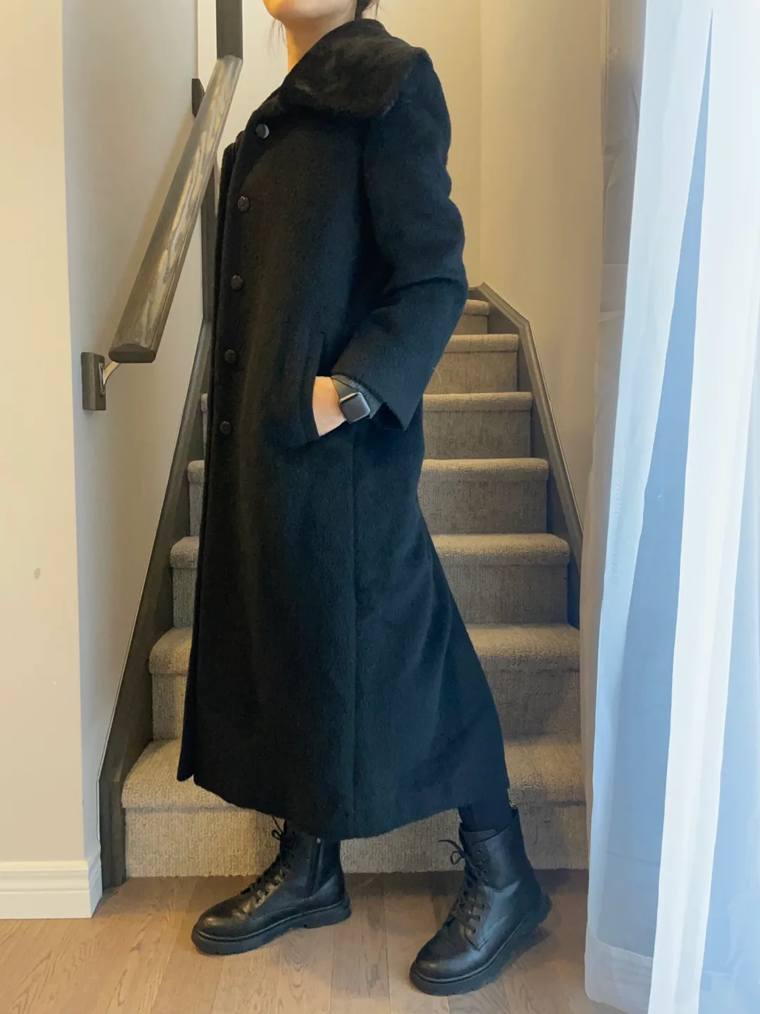 Black Long Coat with Fur Collar image indicator(8)