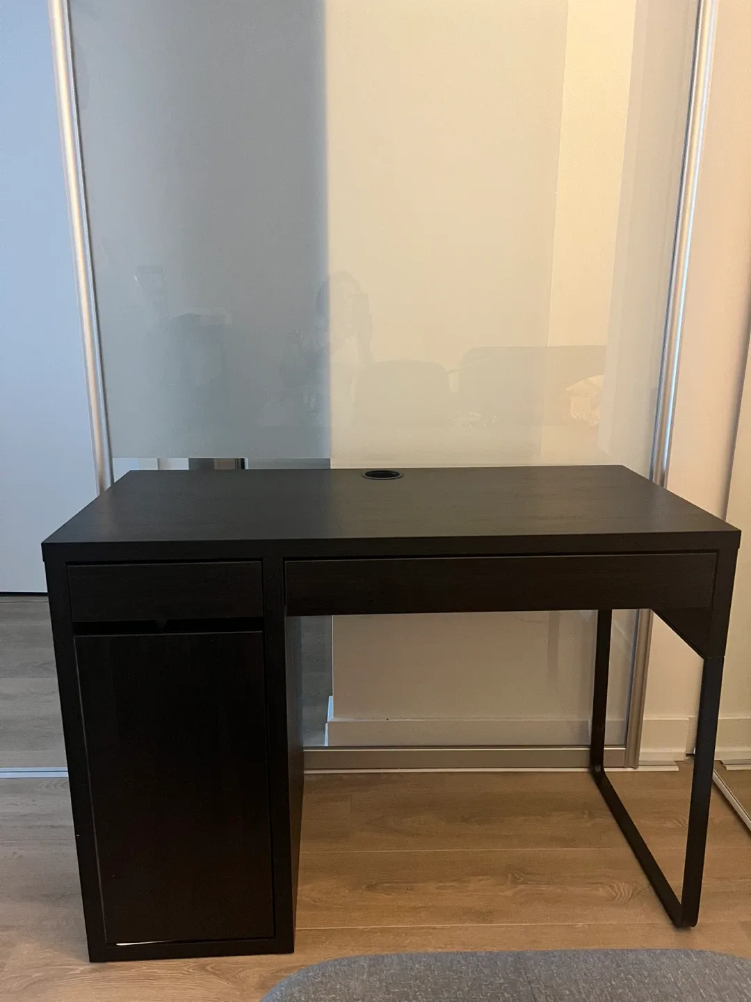 Black Desk