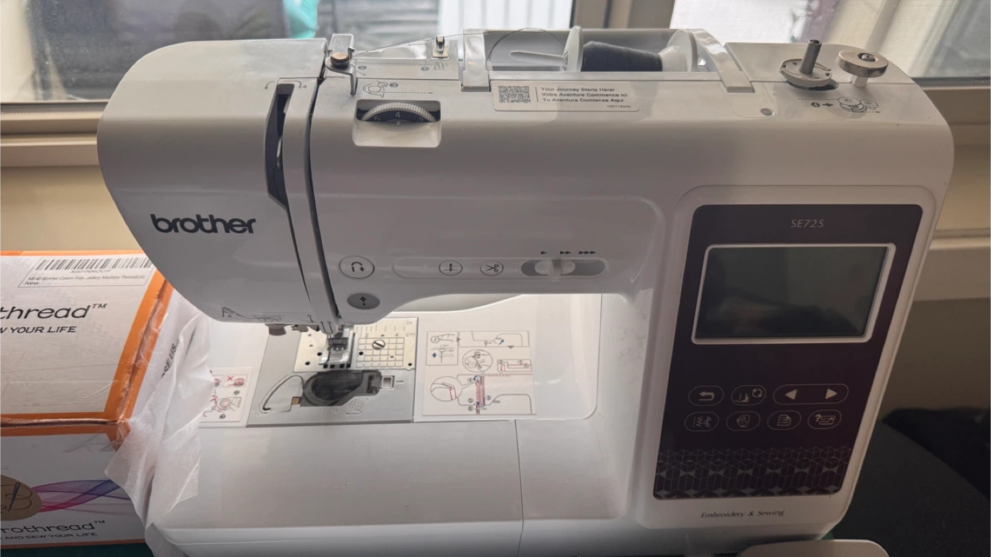 Brother SE725 Embroidery & Sewing Machine - photo 2