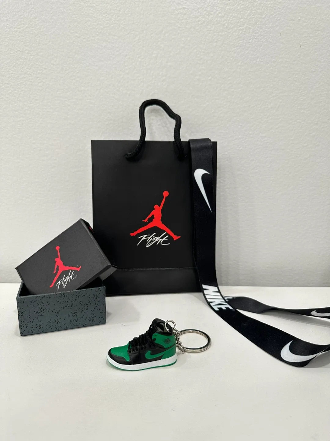 Jordan Sneaker Keychain Set image indicator(3)