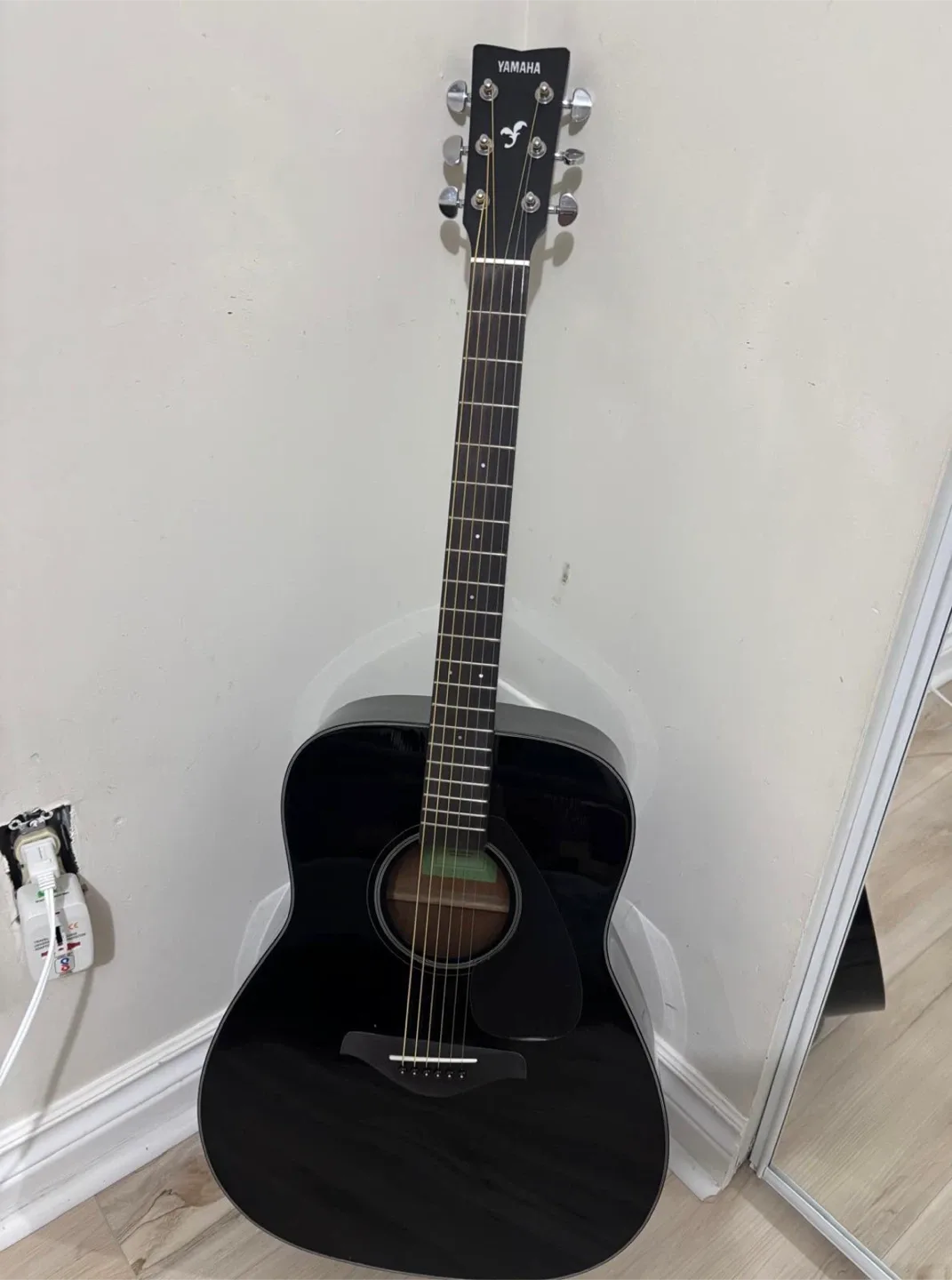 Yamaha Black Acoustic Guitar with Case and accessories image indicator(2)