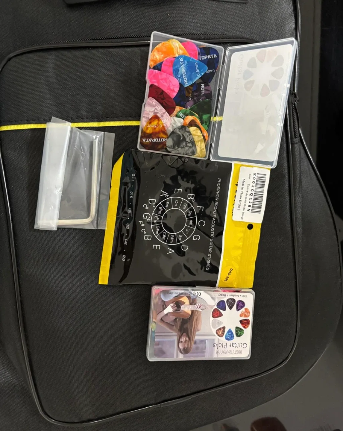 Yamaha Black Acoustic Guitar with Case and accessories image indicator(5)