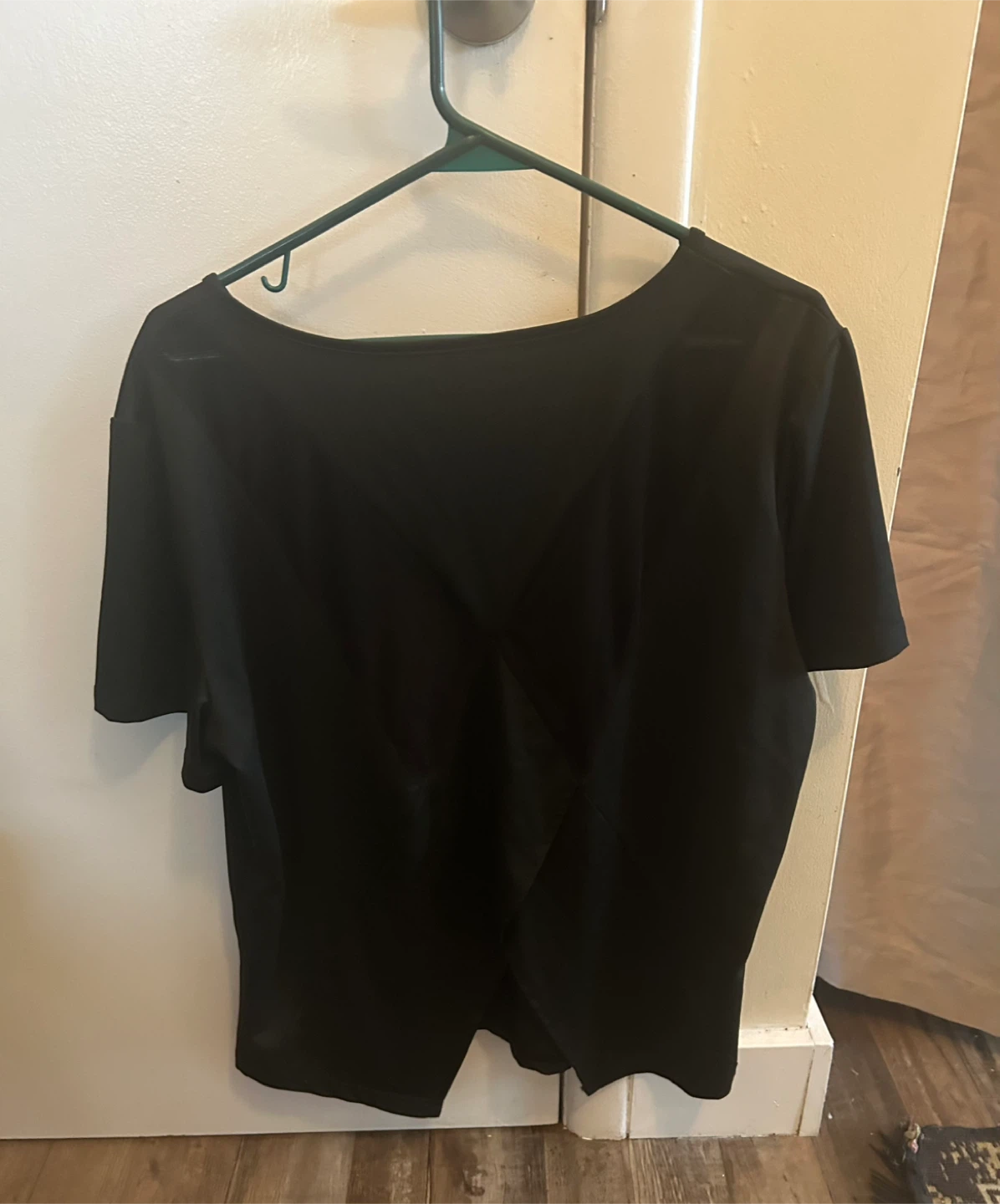SHEIN black athletic top with different patterns in back - photo 2