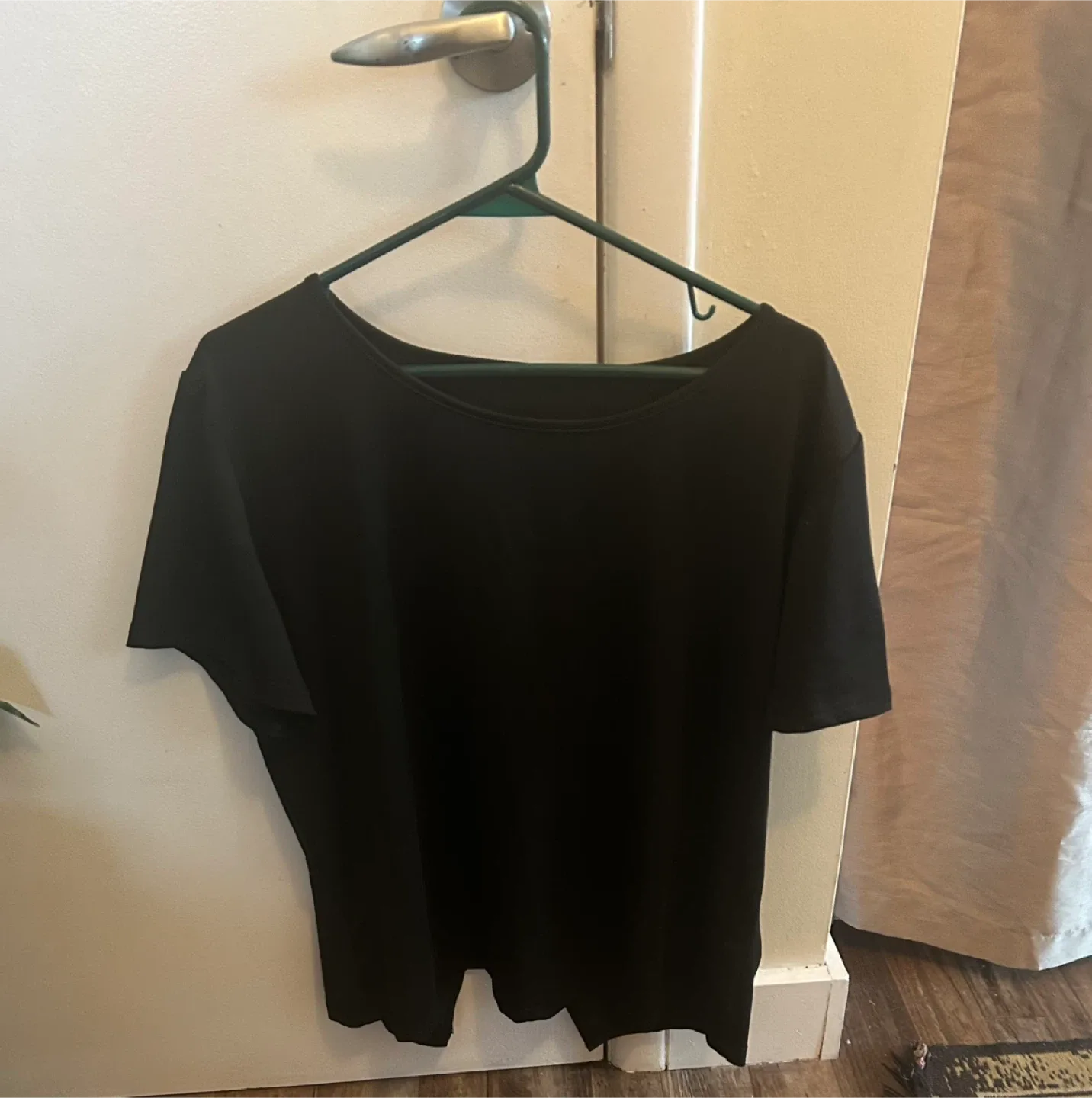 SHEIN black athletic top with different patterns in back