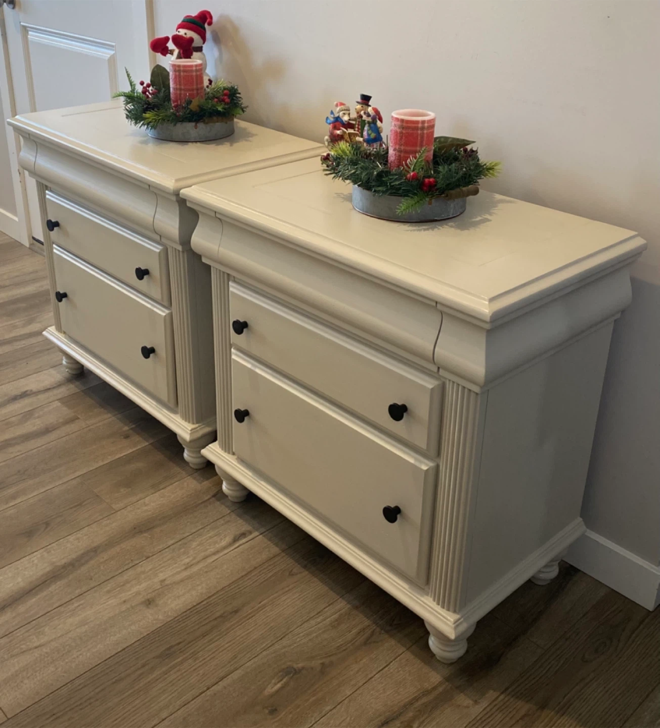 Beautiful Hardwood King Nightstands Chateau & Black - photo 2