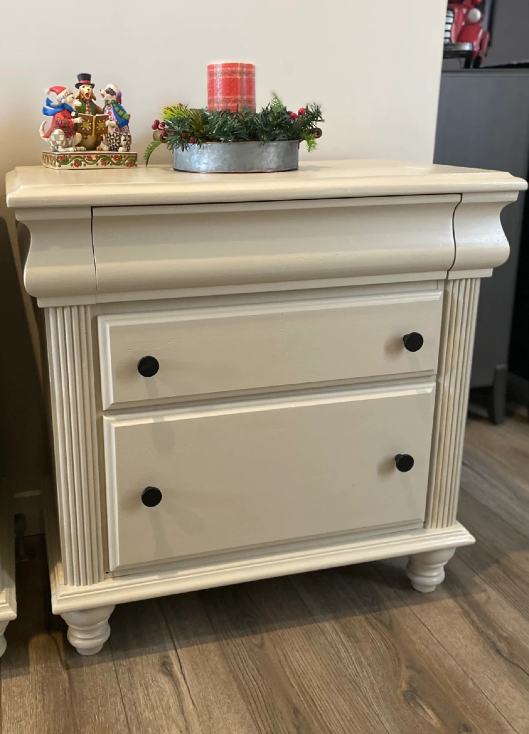 Beautiful Hardwood King Nightstands Chateau & Black - photo 4