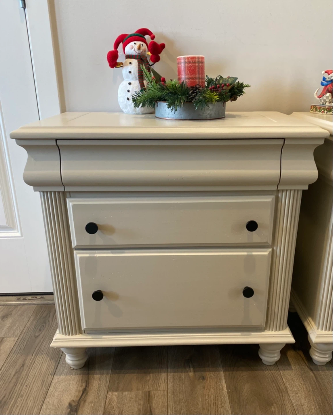 Beautiful Hardwood King Nightstands Chateau & Black - photo 3