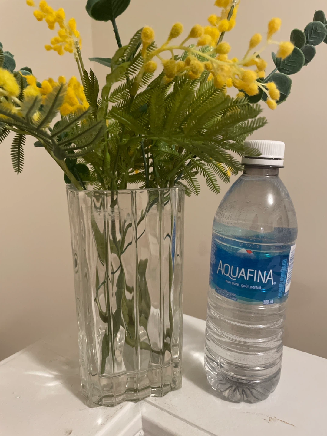 Glass Vase with beautiful artificial flowers - photo 3