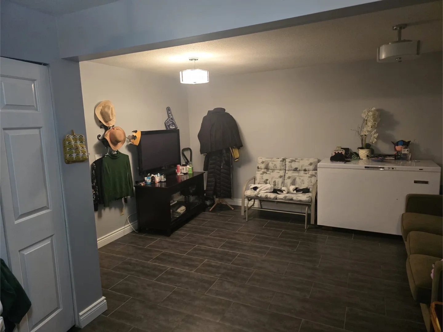 Spacious Basement Apartment for rent image indicator(5)