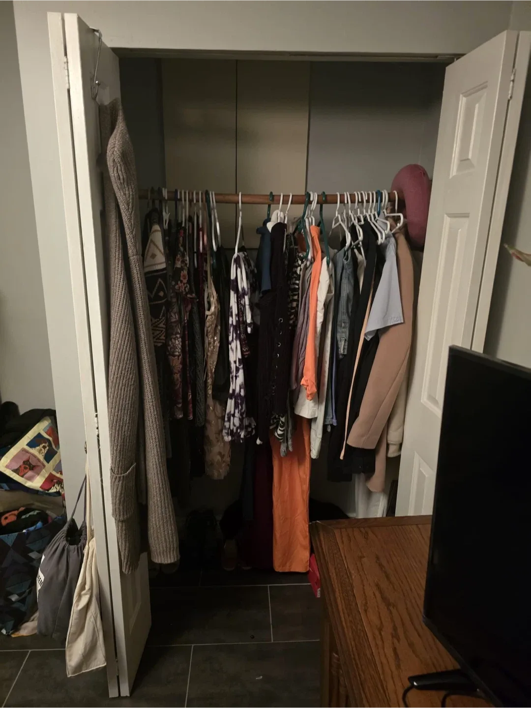 Spacious Basement Apartment for rent image indicator(8)