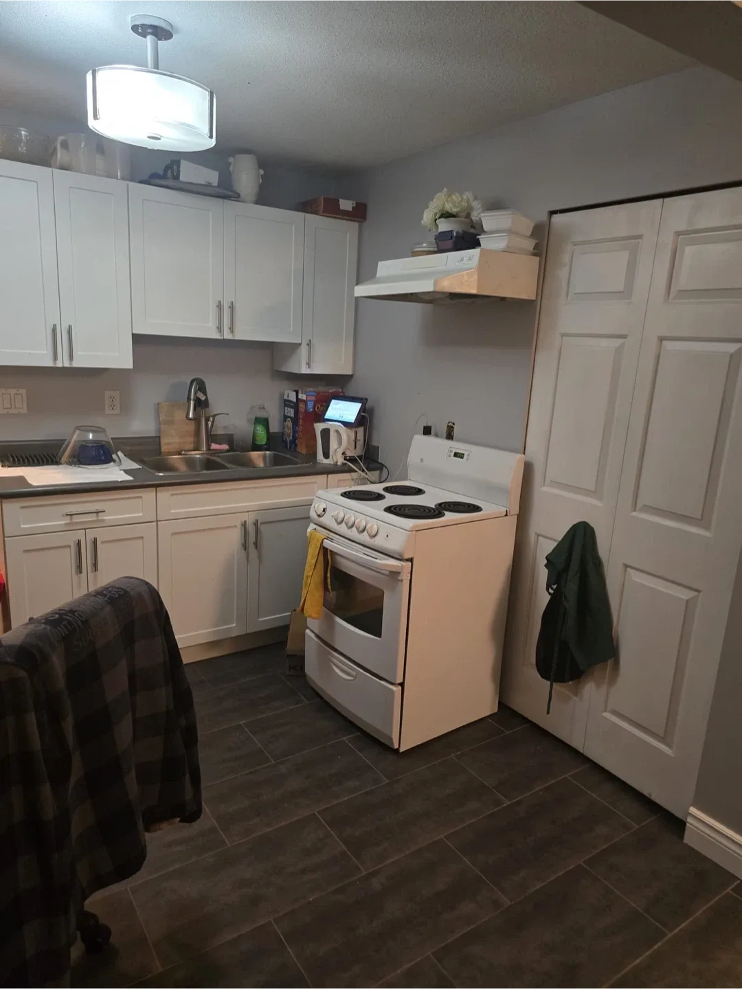 Spacious Basement Apartment for rent image indicator(9)